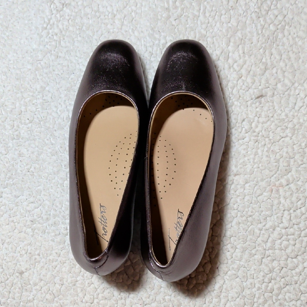 Trotters Wedge Shoes In Rose Pewter